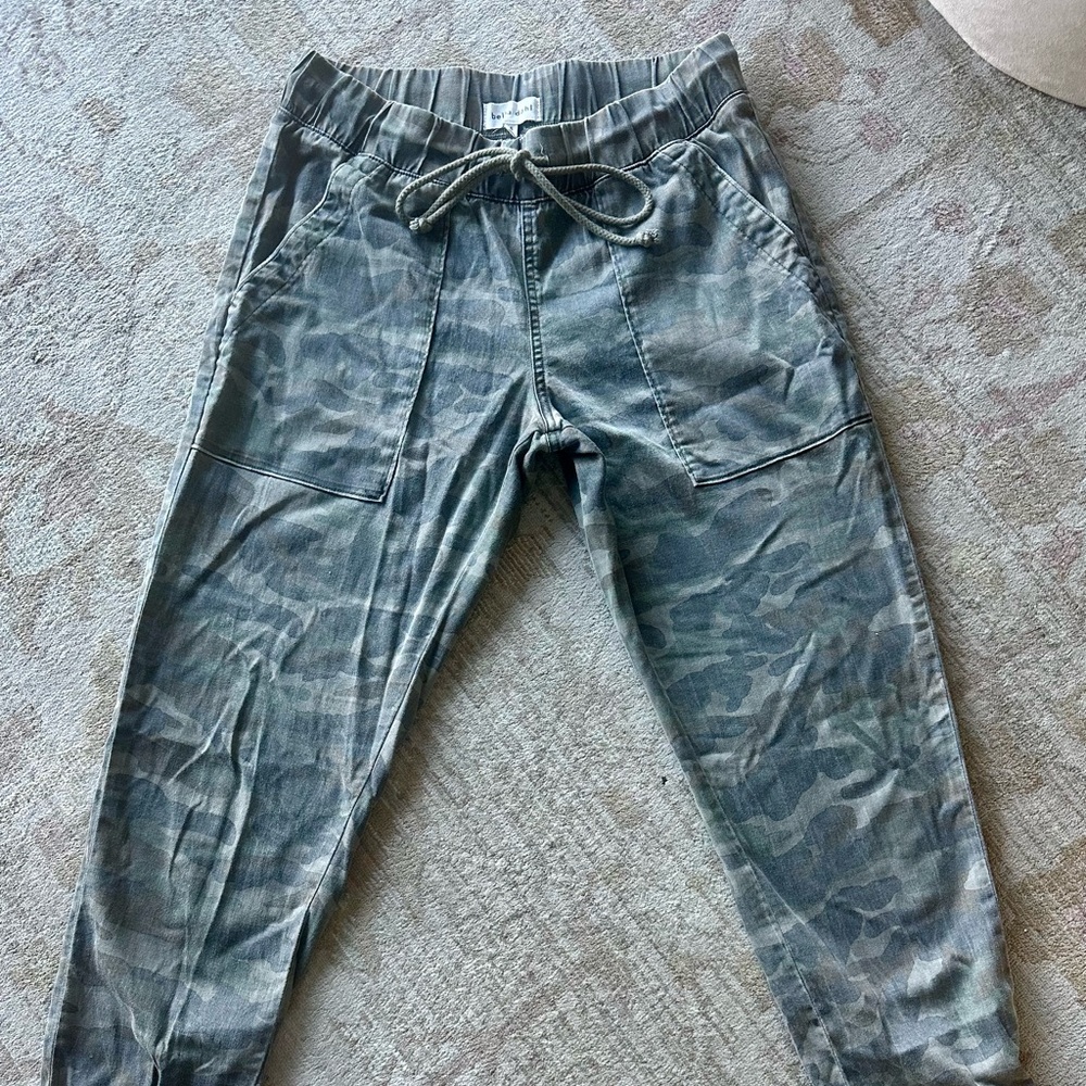 Bella Dahl Green Camo Joggers